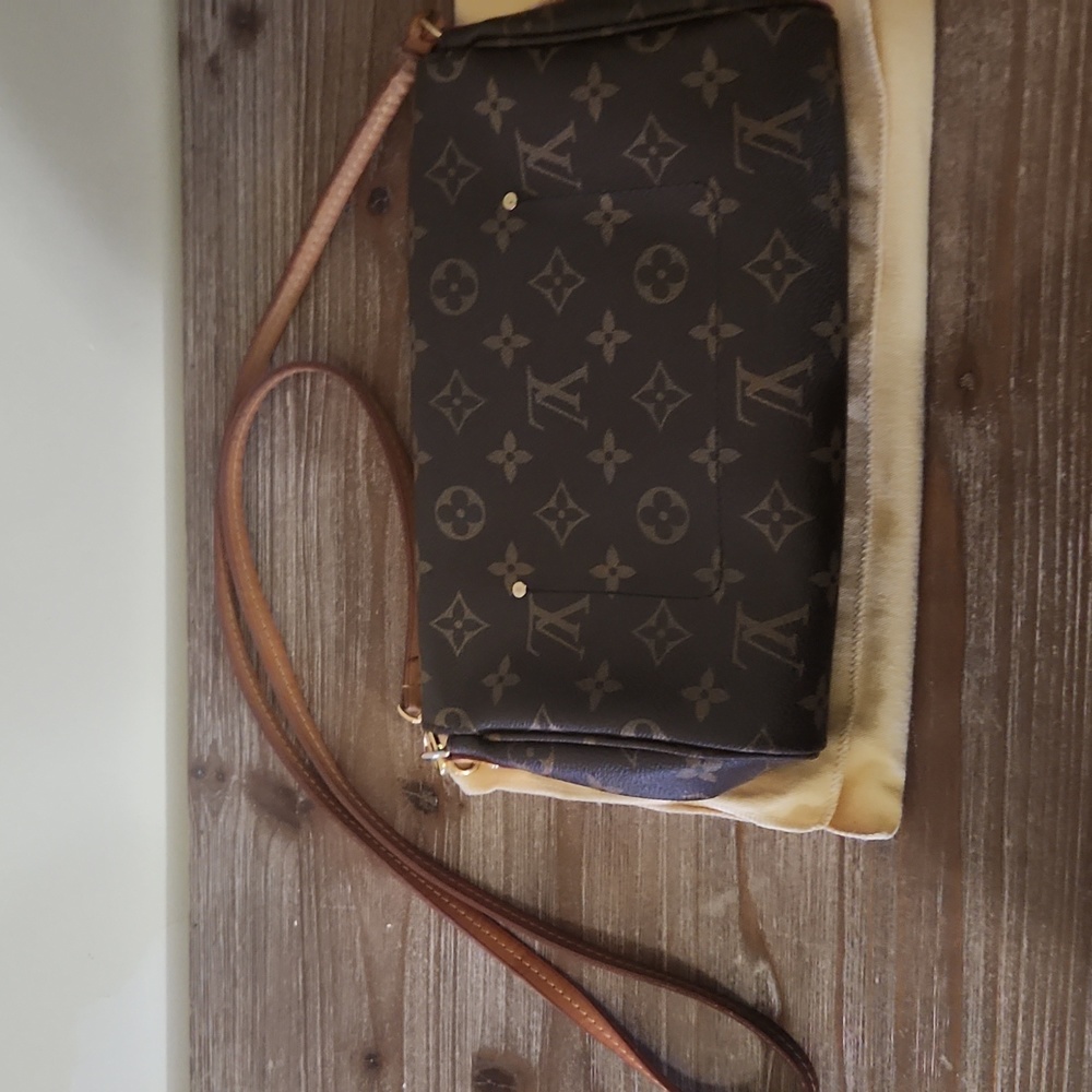 Louis Vuitton Monogram Favorite MM - Picture 2 of 13